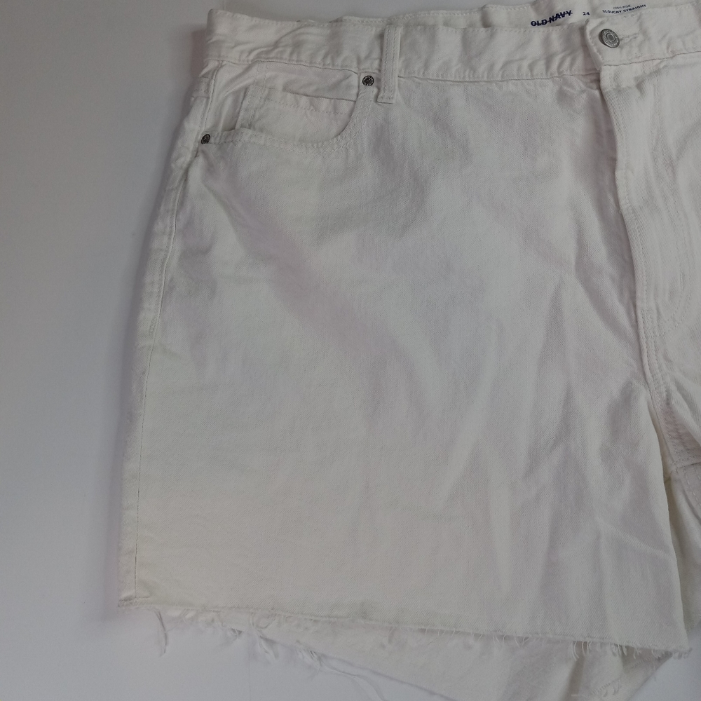 Shorts - Picture 2 of 8